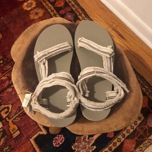 BRAND NEW NEVER WORN Teva Sandal